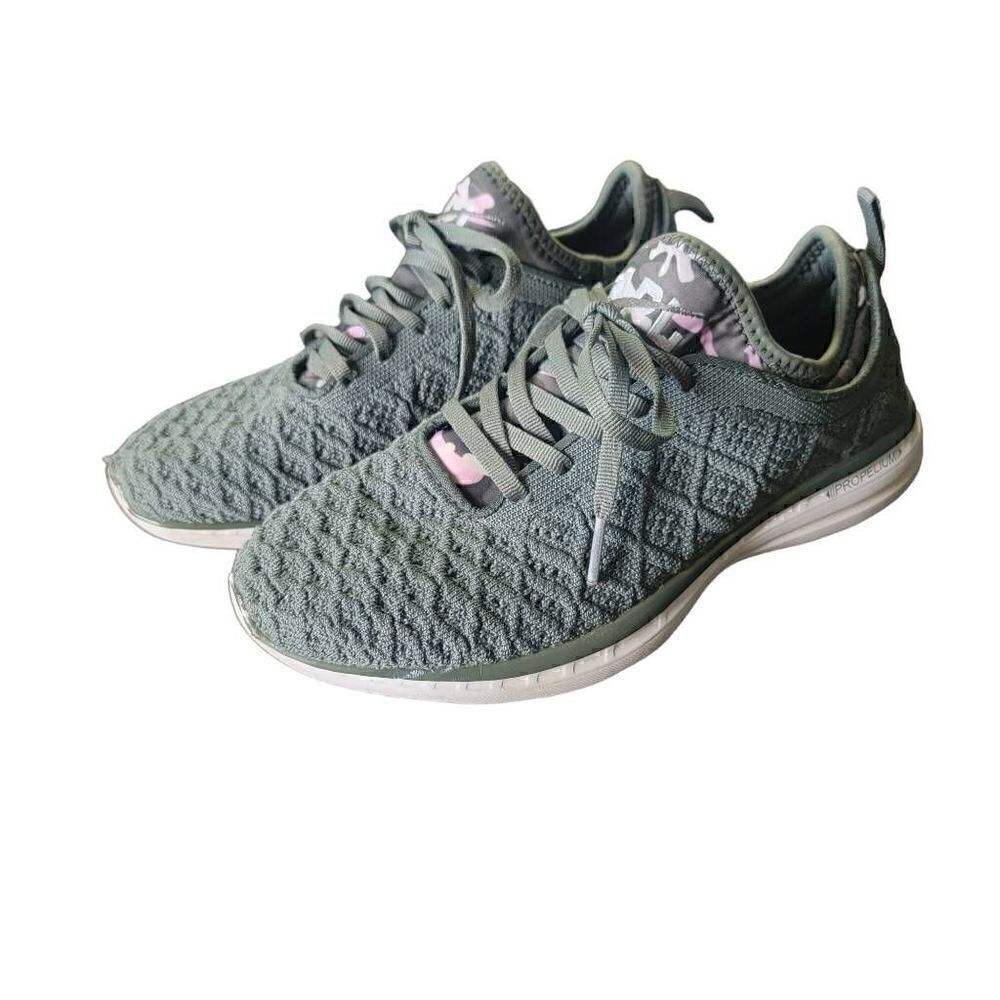 APL Techloom Phantom Women’s Size 7.5 Olive Green Camo Lululemon Collab